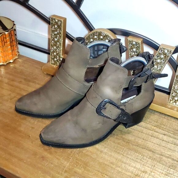 Steve Madden Women's Western Wolfe Boho Cut-Out Leather Taupe Ankle Booties 6.5 - Picture 2 of 9